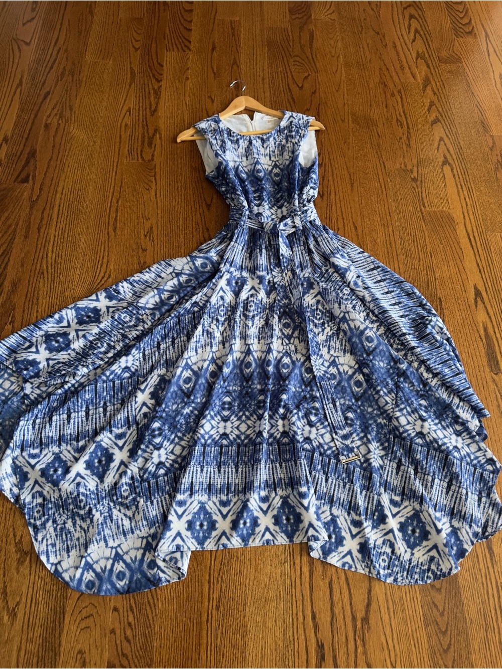 Calvin Klein Blue and White Patterned Sleeveless Midi Dress